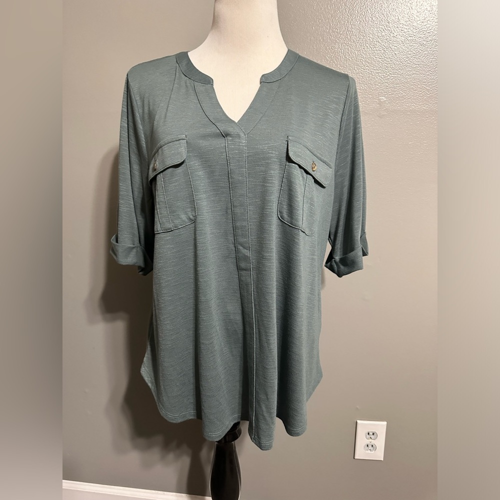 Sonoma women’s XXL V-neck blouse with front pockets‎
